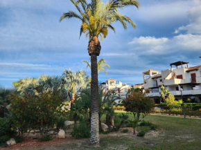 Precioso Bajo en Jardines de Nuevo Vera muy cerca de la piscina comunitaria y de la salida a la playa!